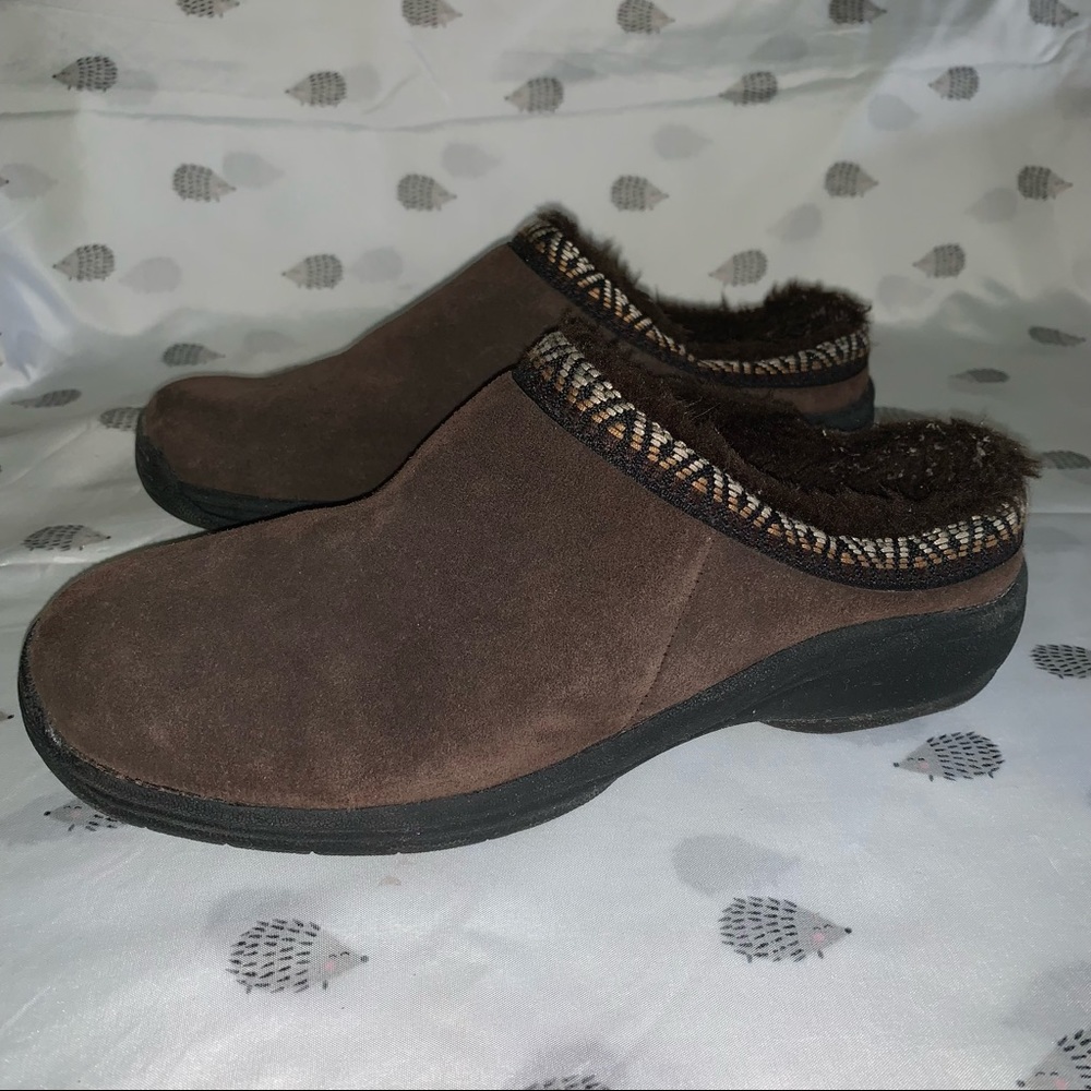 Women’s 7 1/2 ROUTE 66 Brown Suede Leather Slip On Low Back Fur Lined Clogs